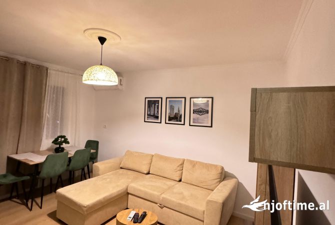 Shtepi me qera Apartament ne Tirane, 1+1, Mobilimi E mobiluar, Pagesa 589  Euro.
