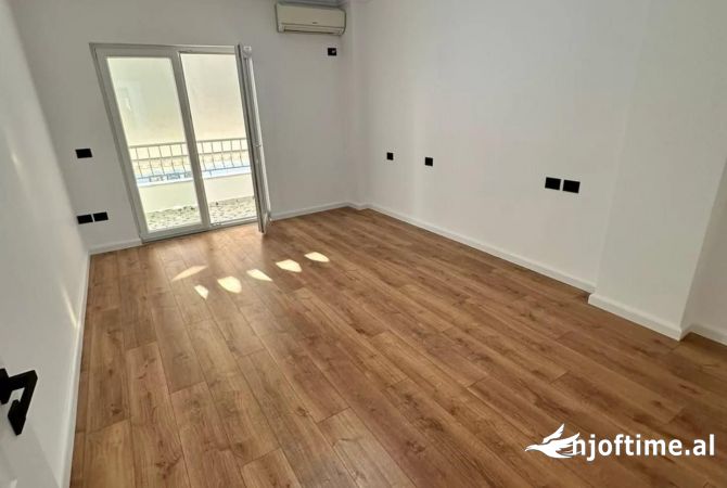 Shtepi ne shitje Apartament ne Tirane, 2+1, Mobilimi Bosh, pa mobiluar, Pagesa 159,874  Euro.