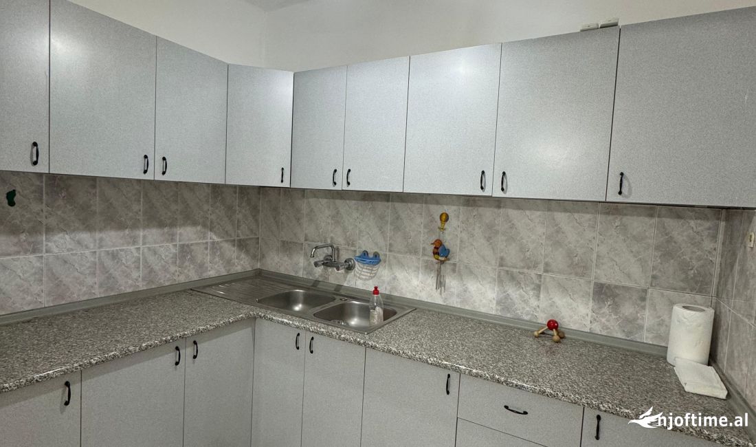 Shtepi ne shitje Apartament ne Tirane, 2+1, Mobilimi Bosh, pa mobiluar, Pagesa 99,991  Euro.