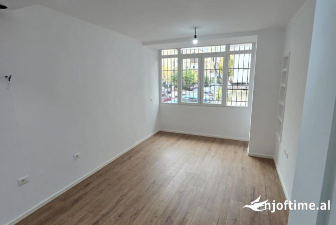Shtepi ne shitje Apartament ne Tirane, 2+1, Mobilimi Bosh, pa mobiluar, Pagesa 121,123  Euro.