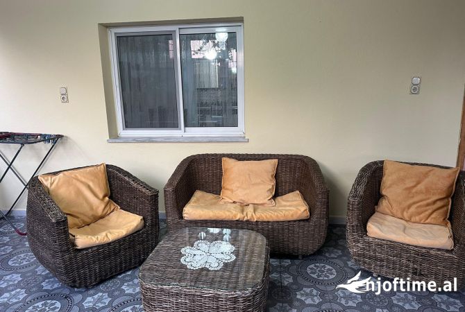 Shtepi me qera Shtepi Private ne Tirane, 2+1, Mobilimi E mobiluar, Pagesa 389  Euro.