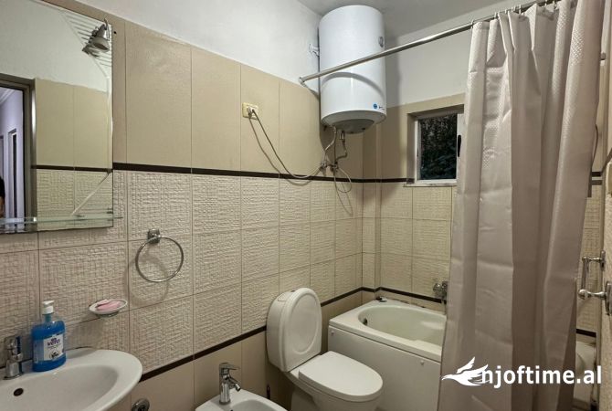 Shtepi me qera Shtepi Private ne Tirane, 2+1, Mobilimi E mobiluar, Pagesa 389  Euro.