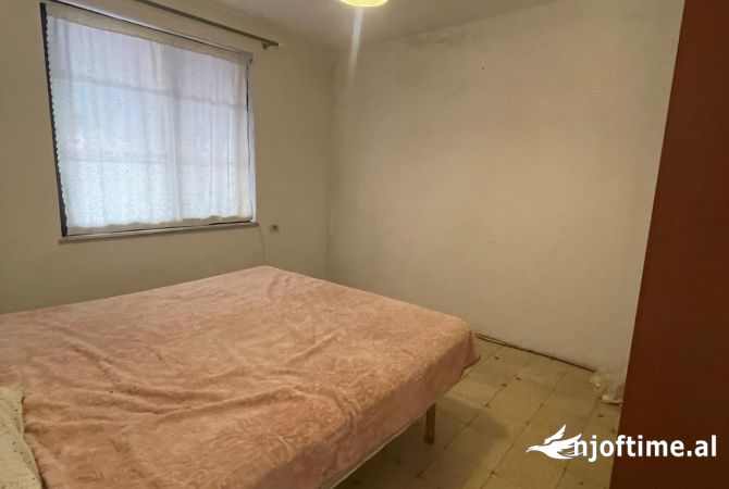 Shtepi ne shitje Duplex(shtepi me 2 kate) ne Tirane, 2+1, Mobilimi Bosh, pa mobiluar, Pagesa 79,999  Euro.