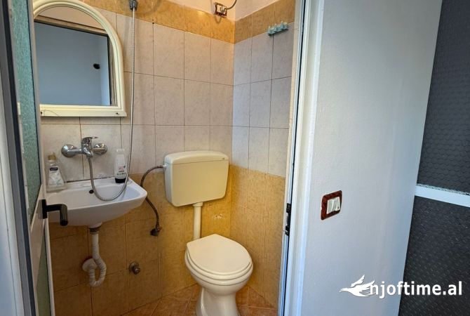 Shtepi ne shitje Apartament ne Tirane, 2+1, Mobilimi Bosh, pa mobiluar, Pagesa 99,999  Euro.