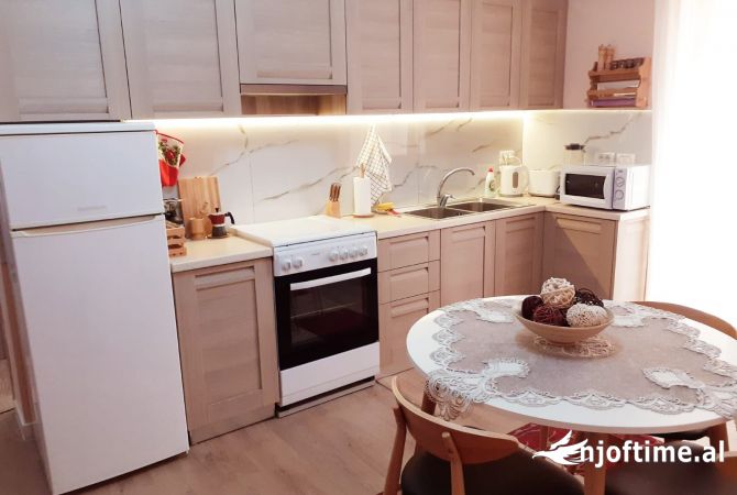 Shtepi me qera Apartament ne Tirane, 2+1, Mobilimi E mobiluar, Pagesa 701  Euro.