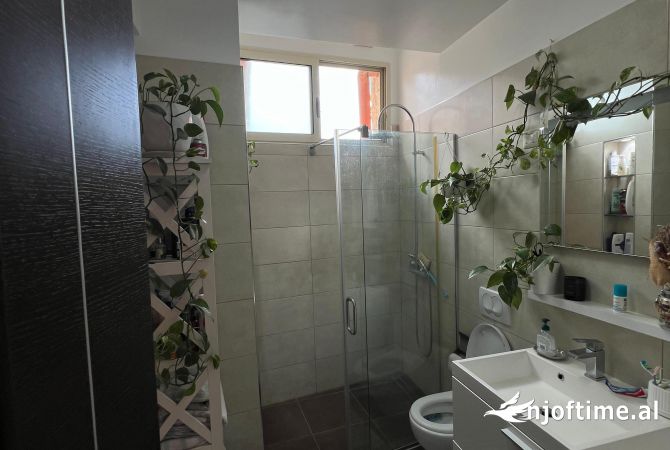 Shtepi ne shitje Apartament ne Tirane, 3+1, Mobilimi E mobiluar, Pagesa 269,754  Euro.