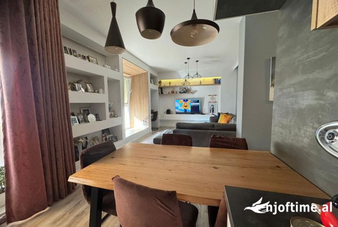 Shtepi ne shitje Apartament ne Tirane, 2+1, Mobilimi E mobiluar, Pagesa 205,932  Euro.