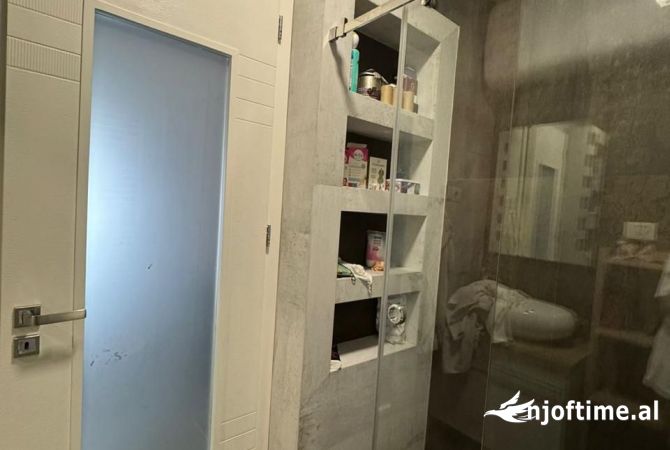 Shtepi ne shitje Apartament ne Tirane, 2+1, Mobilimi E mobiluar, Pagesa 205,932  Euro.