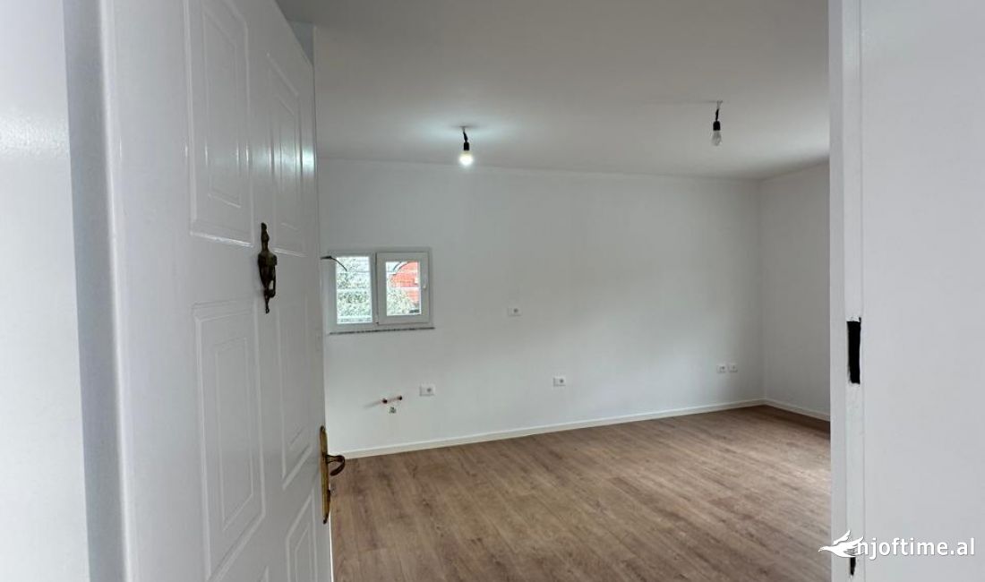 Shtepi ne shitje Apartament ne Tirane, 1+1, Mobilimi Bosh, pa mobiluar, Pagesa 75,111  Euro.