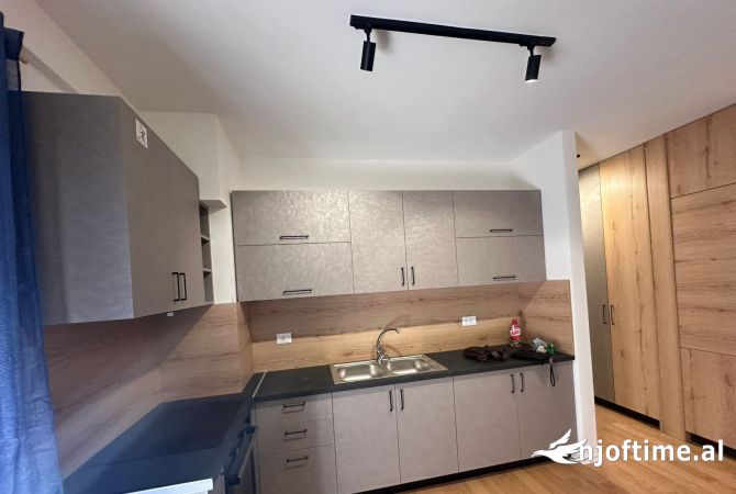 Shtepi me qera Apartament ne Tirane, 1+1, Mobilimi E mobiluar, Pagesa 542  Euro.