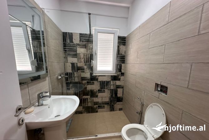 Shtepi me qera Apartament ne Tirane, 1+1, Mobilimi E mobiluar, Pagesa 542  Euro.