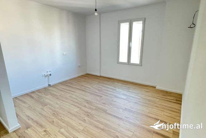 Shtepi ne shitje Apartament ne Tirane, 2+1, Mobilimi Bosh, pa mobiluar, Pagesa 131,999  Euro.