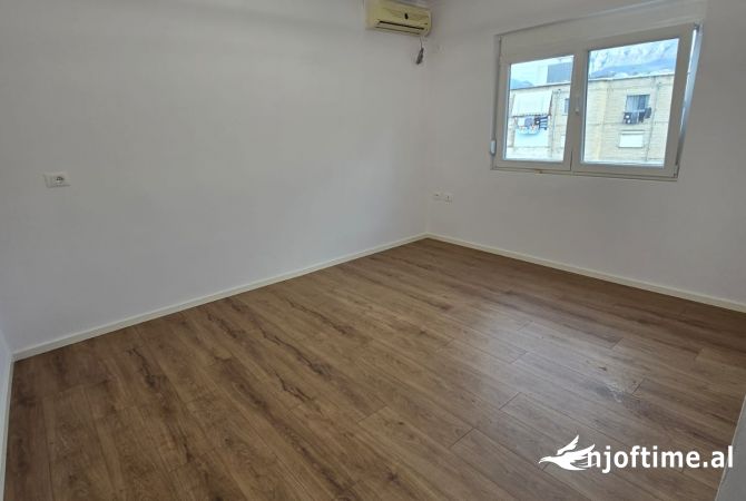Shtepi ne shitje Apartament ne Tirane, 1+1, Mobilimi E mobiluar, Pagesa 78,999  Euro.