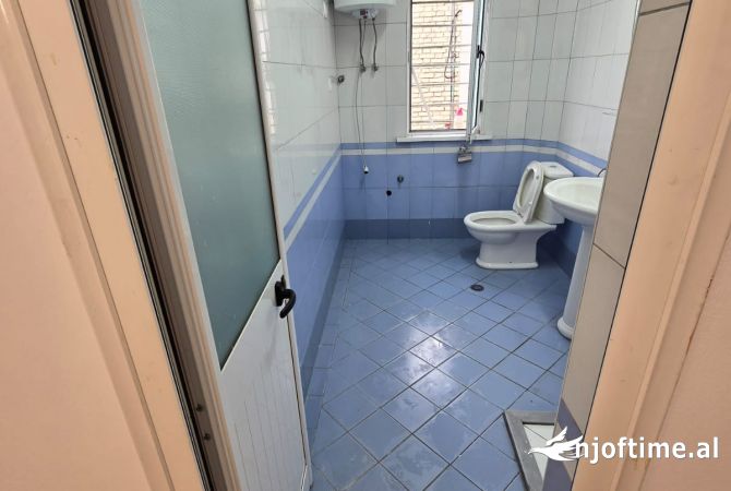 Shtepi ne shitje Apartament ne Tirane, 1+1, Mobilimi E mobiluar, Pagesa 78,999  Euro.