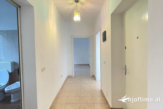 Shtepi ne shitje Apartament ne Tirane, 2+1, Mobilimi Bosh, pa mobiluar, Pagesa 114,971  Euro.