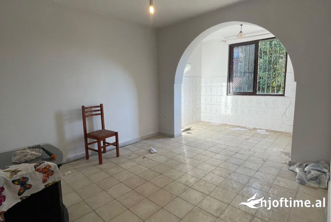 Shtepi ne shitje Apartament ne Tirane, 2+1, Mobilimi Bosh, pa mobiluar, Pagesa 79,998  Euro.