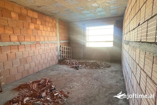 Shtepi ne shitje Apartament ne Tirane, 1+1, Mobilimi Bosh, pa mobiluar, Pagesa 84,999  Euro.