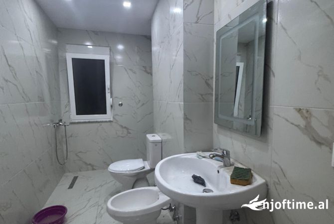 Shtepi ne shitje Apartament ne Tirane, 2+1, Mobilimi E mobiluar, Pagesa 124,990  Euro.