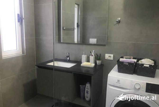 Shtepi me qera Apartament ne Tirane, 2+1, Mobilimi E mobiluar, Pagesa 648  Euro.