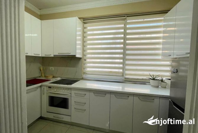 Shtepi ne shitje Apartament ne Tirane, 1+1, Mobilimi E mobiluar, Pagesa 119,909  Euro.