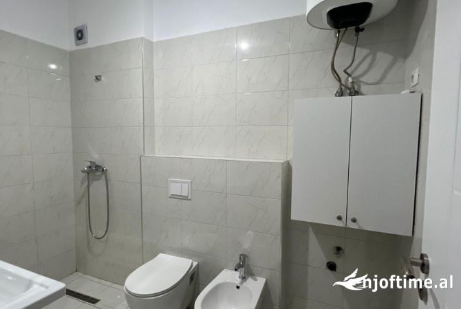 Shtepi me qera Apartament ne Tirane, 1+1, Mobilimi E mobiluar, Pagesa 502  Euro.