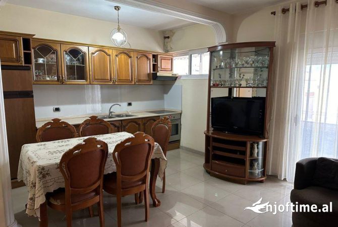 Shtepi me qera 2+1 ne Tirane - 689 Euro