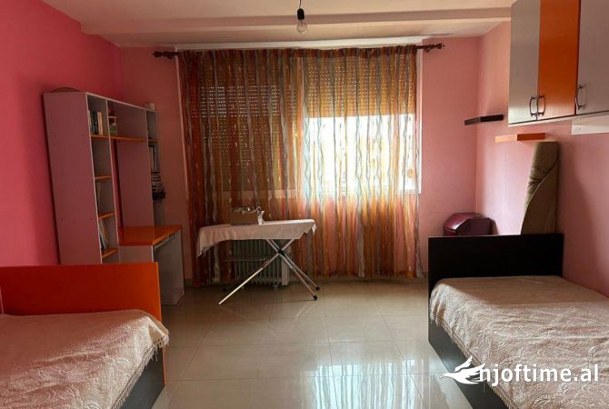 Shtepi me qera Apartament ne Tirane, 2+1, Mobilimi E mobiluar, Pagesa 689  Euro.