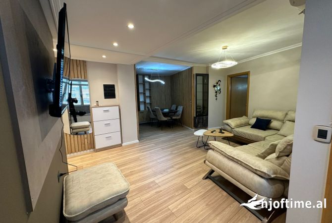 Shtepi ne shitje Apartament ne Tirane, 2+1, Mobilimi E mobiluar, Pagesa 234,999  Euro.