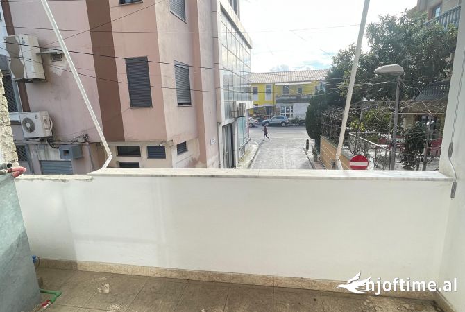 Shtepi ne shitje Apartament ne Tirane, 2+1, Mobilimi E mobiluar, Pagesa 114,909  Euro.