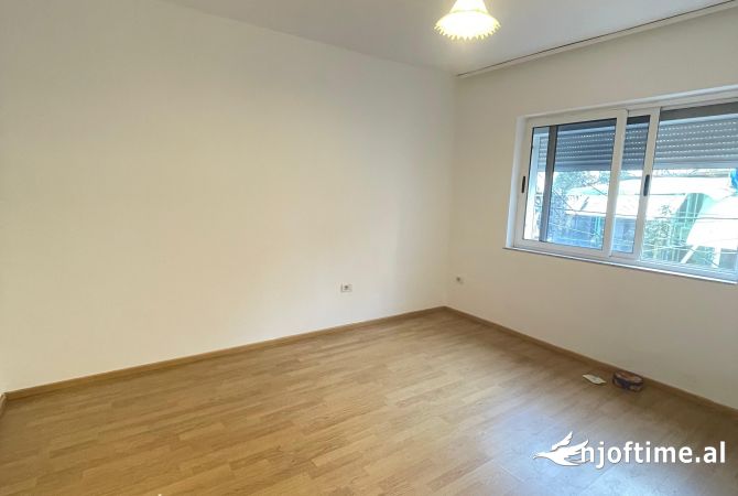 Shtepi ne shitje Apartament ne Tirane, 2+1, Mobilimi E mobiluar, Pagesa 114,909  Euro.