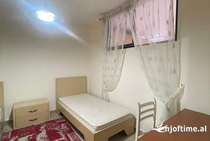 Shtepi ne shitje Apartament ne Tirane, 2+1, Mobilimi E mobiluar, Pagesa 111,909  Euro.