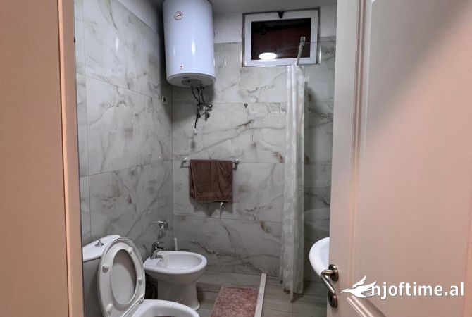 Shtepi me qera Apartament ne Tirane, 2+1, Mobilimi E mobiluar, Pagesa 691  Euro.