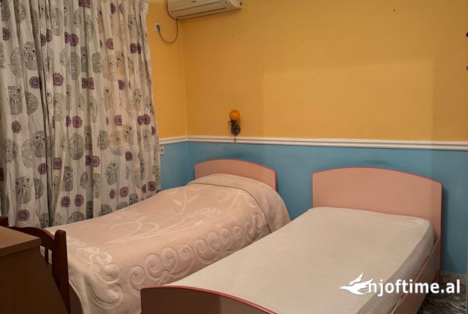 Shtepi me qera Apartament ne Tirane, 2+1, Mobilimi E mobiluar, Pagesa 494  Euro.