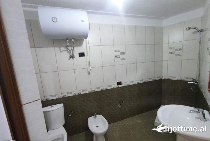 Shtepi ne shitje Apartament ne Tirane, 2+1, Mobilimi E mobiluar, Pagesa 94,383  Euro.