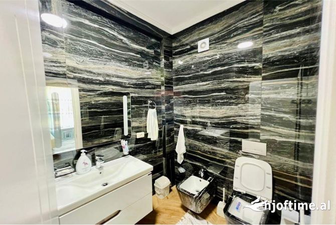 Shtepi ne shitje Apartament ne Tirane, 2+1, Mobilimi Bosh, pa mobiluar, Pagesa 150,000  Euro.