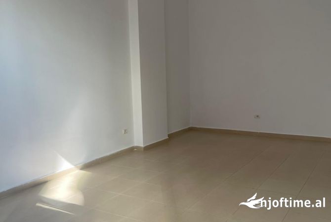 Ambient biznesi ne shitje 1+1 ne Tirane - 99,000 Euro