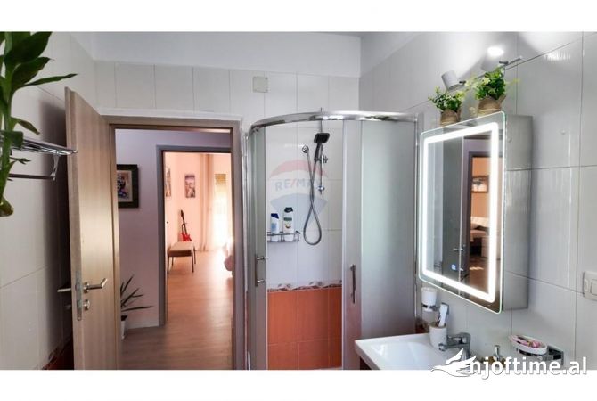 Shtepi me qera Apartament ne Tirane, 3+1, Mobilimi E mobiluar, Pagesa 750  Euro.