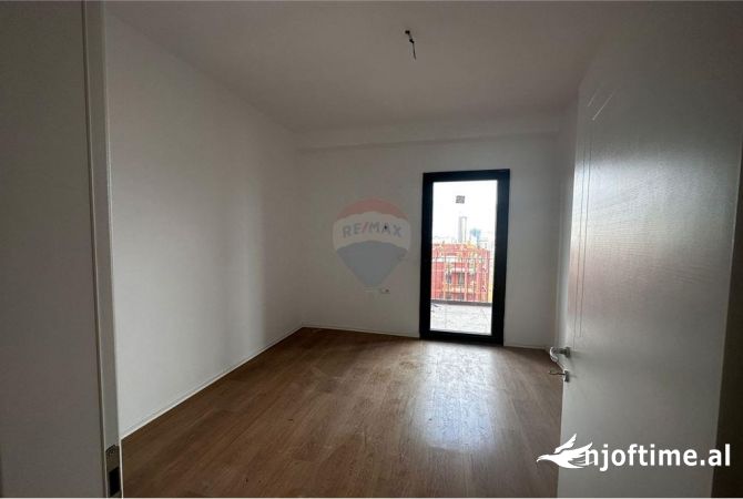 Ambient biznesi me qera 3+1 ne Tirane - 1,600 Euro