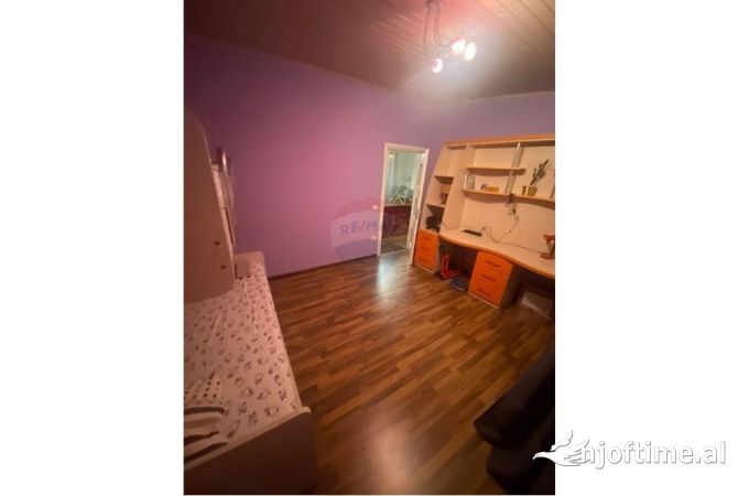 Shtepi me qera Apartament ne Tirane, 2+1, Mobilimi E mobiluar, Pagesa 650  Euro.