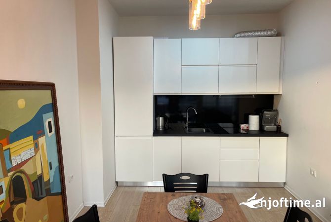 Shtepi me qera Apartament ne Tirane, 2+1, Mobilimi E mobiluar, Pagesa 1,200  Euro.