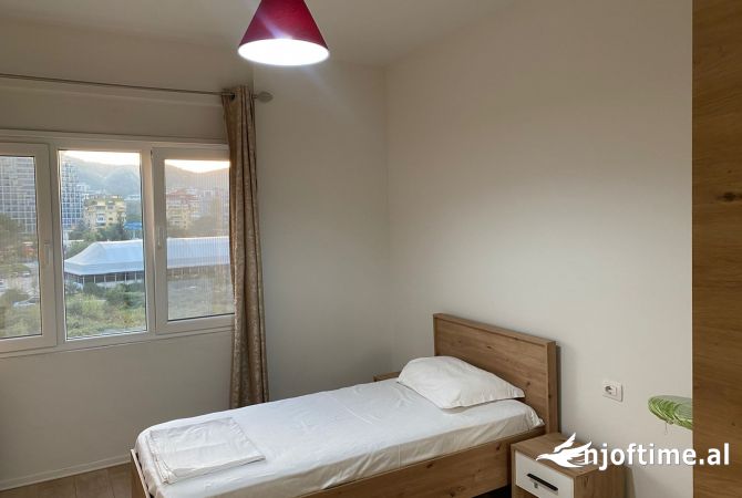 Shtepi me qera Apartament ne Tirane, 2+1, Mobilimi E mobiluar, Pagesa 1,200  Euro.