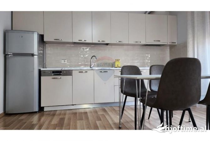 Shtepi me qera 2+1 ne Tirane - 800 Euro