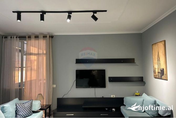 Shtepi me qera Apartament ne Tirane, 2+1, Mobilimi E mobiluar, Pagesa 700  Euro.