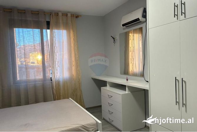 Shtepi me qera Apartament ne Tirane, 2+1, Mobilimi E mobiluar, Pagesa 700  Euro.