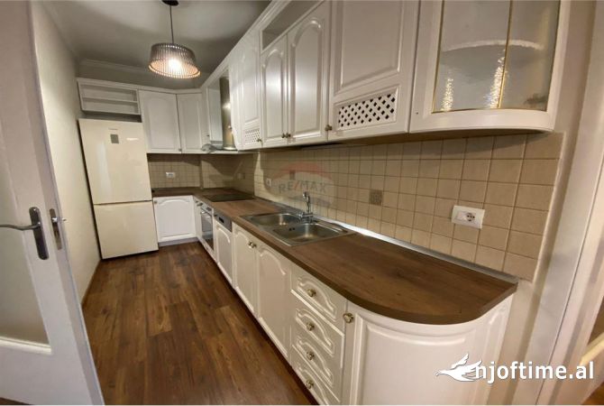 Shtepi me qera 2+1 ne Tirane - 1,300 Euro