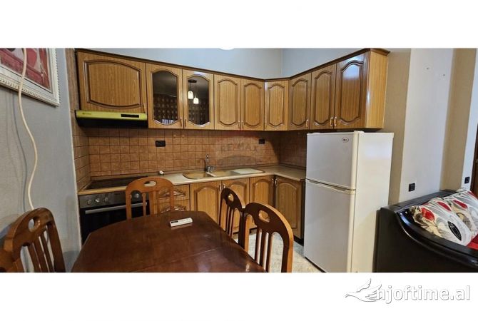 Shtepi me qera 3+1 ne Tirane - 700 Euro