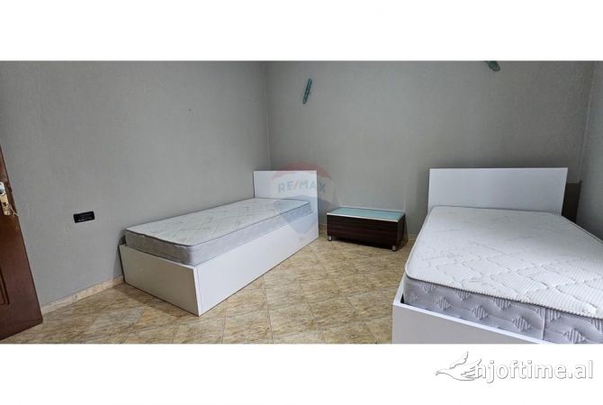 Shtepi me qera Apartament ne Tirane, 3+1, Mobilimi E mobiluar, Pagesa 700  Euro.