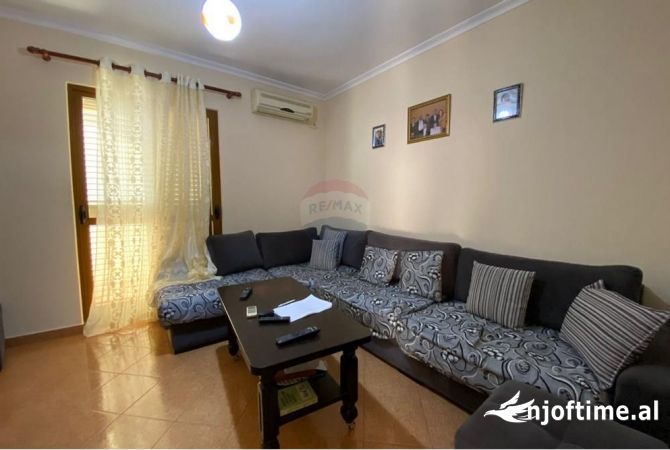 Shtepi me qera 5+1 ne Tirane - 700 Euro