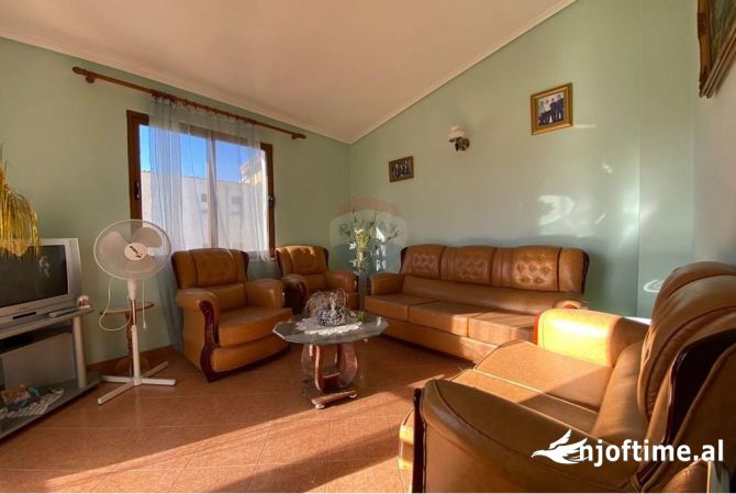 Shtepi me qera 5+1 ne Tirane - 700 Euro