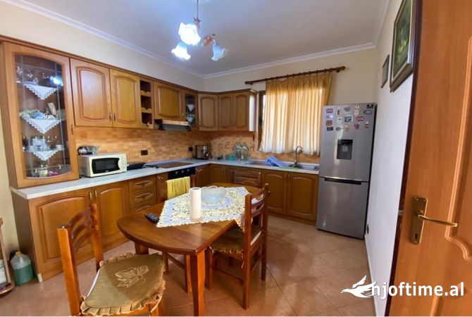 Shtepi me qera 5+1 ne Tirane - 700 Euro